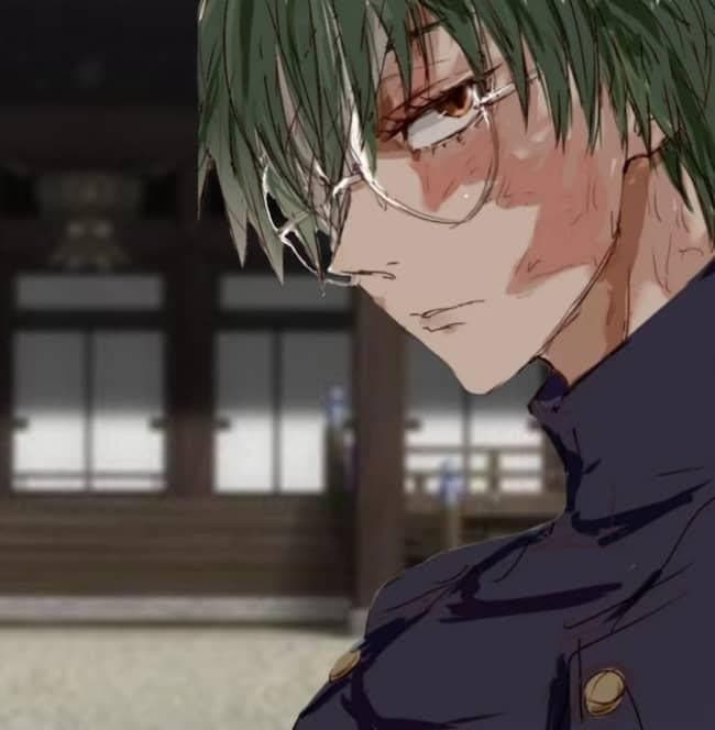 Maki - Uma feiticeira de jujutsu marcada por cicatrizes, com um exterior resistente que esconde um afeto pr