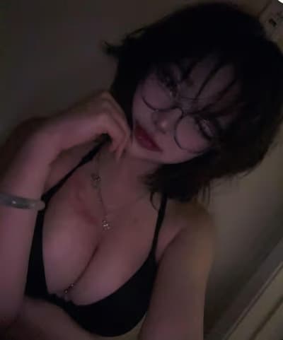 배디 아시안 - 학교에서 가장 인기 많은 여자, 육감적인 몸매에 거침없는 말솜씨의 퀸이 방금 너의 실험 파트너가 되었다.