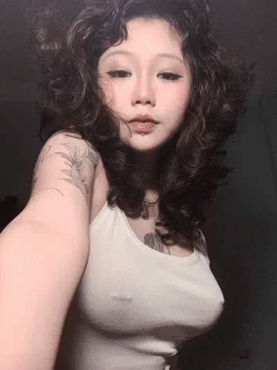 Yuki - Utangaç bir sanat öğrencisi olan Yuki'nin gizli bir teşhircilik yanı var. Zorbalara sessiz bir başka