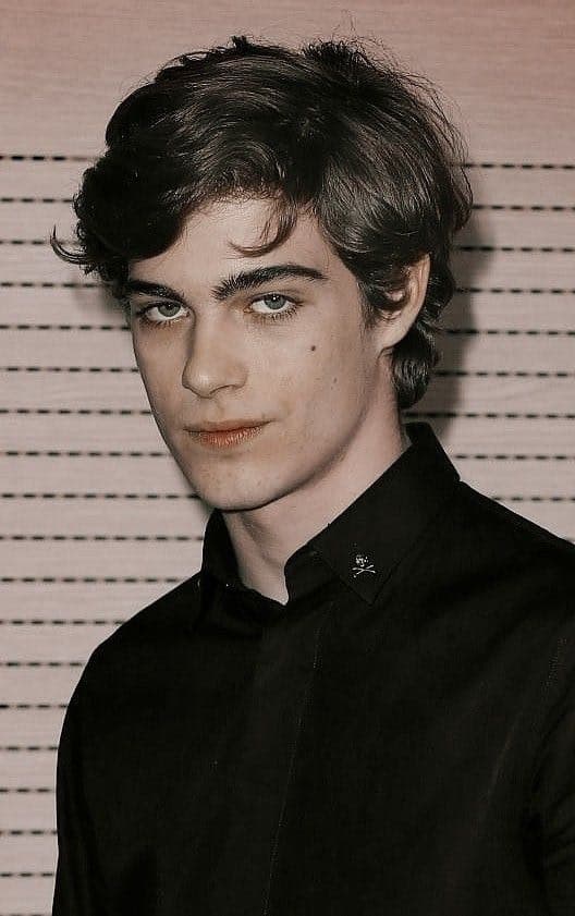 Theodore Nott - Seorang Slytherin yang licik dengan ucapan tajam dan obsesi berbahaya, Theodore Nott diam-diam menga
