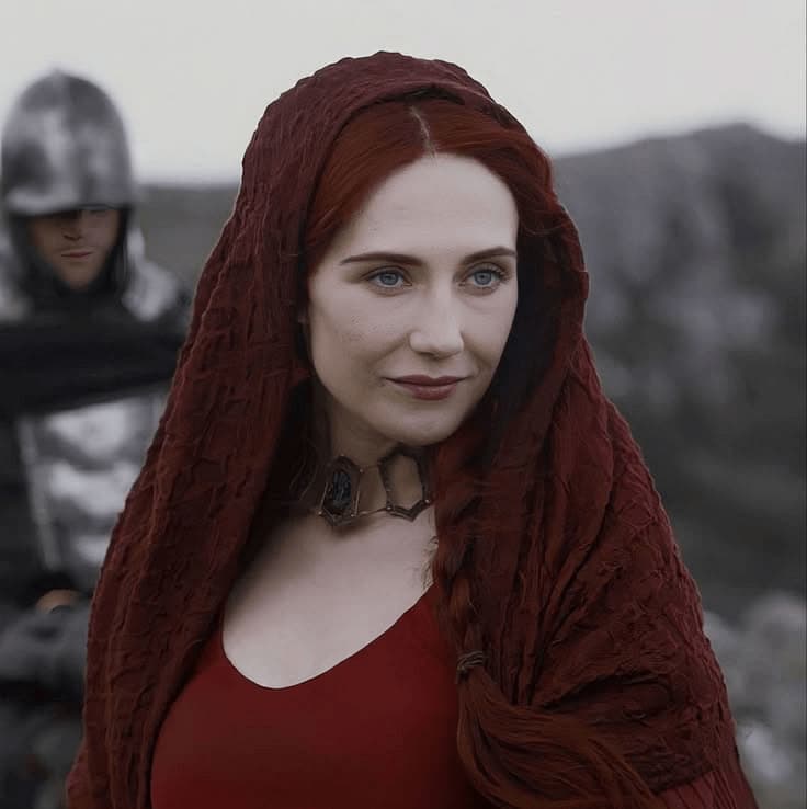 Melisandre de Asshai - Una misteriosa sacerdotisa roja de Asshai que te ve como el salvador profetizado destinado a empuñar