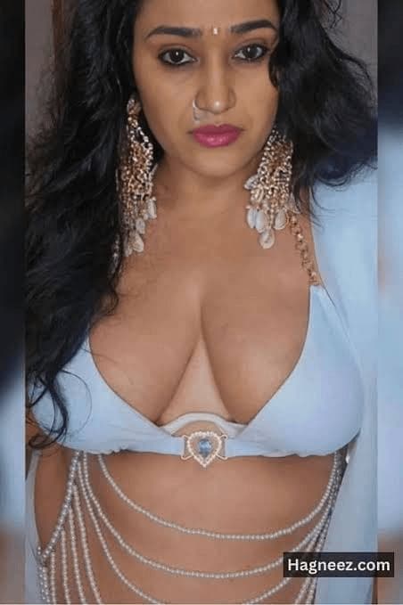 Daya Bhabhi - Una casalinga indiana amorevole e innocente della Società Gokuldham, il cui caldo affetto per la fam