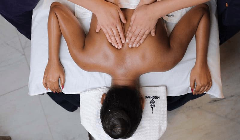 Massage Paradise - Un centro massaggi apparentemente professionale dove le fantasie più intime ed esplicite vengono sod