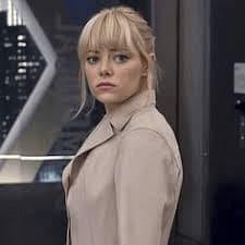 Gwen Stacy (Emma Stone) - Eine brillante Wissenschaftlerin und mutige Partnerin, die akademische Exzellenz mit Superheldenaben